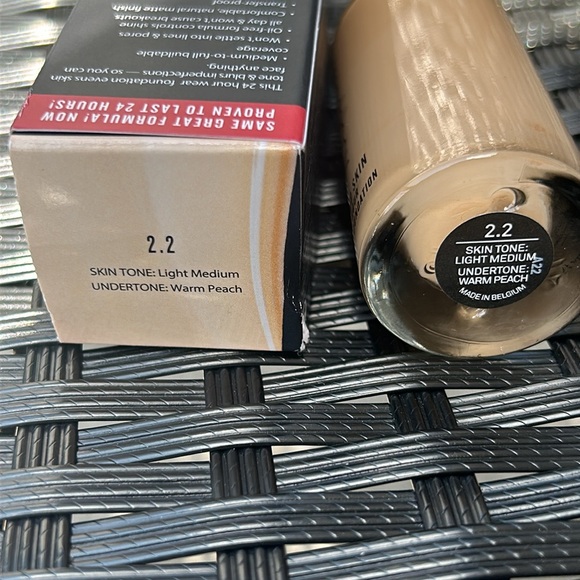 Brand New Smashbox Studio Skin 24 Hour Hydra Foundation - Picture 2 of 2